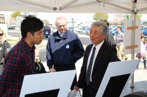 低燃費タイヤの特性を説明するヨコハマタイヤジャパンの高岡洋彦社長